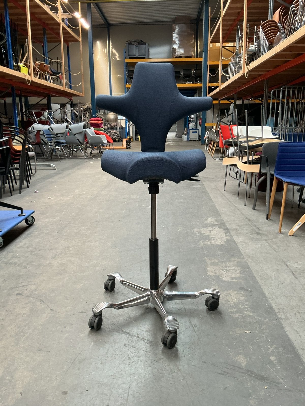 HAG Capisco 8106 Bureaustoel | Zithoogte 61-86 | Donkerblauw, Huis en Inrichting, Bureaustoelen, Gebruikt, -, Blauw, -