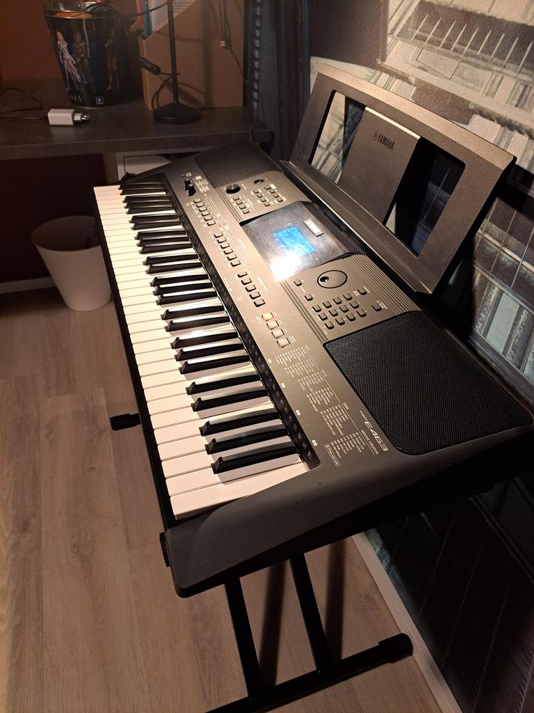 Yamaha PSR E463 Keyboard, Muziek en Instrumenten, Ophalen, 61 toetsen, Yamaha, Zo goed als nieuw