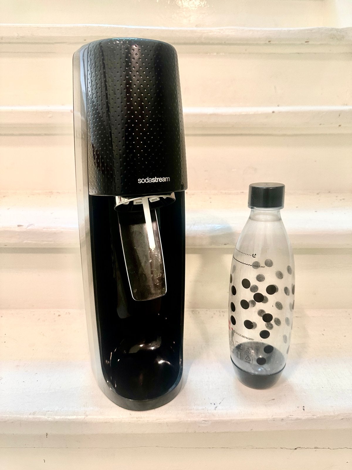 Sodastream bruiswaterapparaat + fles + blauwe cilinder leeg, Witgoed en Apparatuur, Bruiswatermachines, Ophalen, Gebruikt