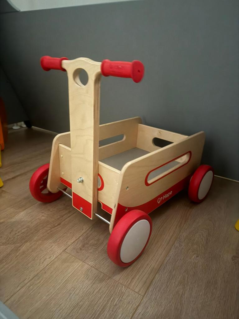 Hape Houten Loopwagen met Blokken - Zo goed als nieuw, Kinderen en Baby's, Speelgoed | Houten speelgoed, Ophalen, Zo goed als nieuw