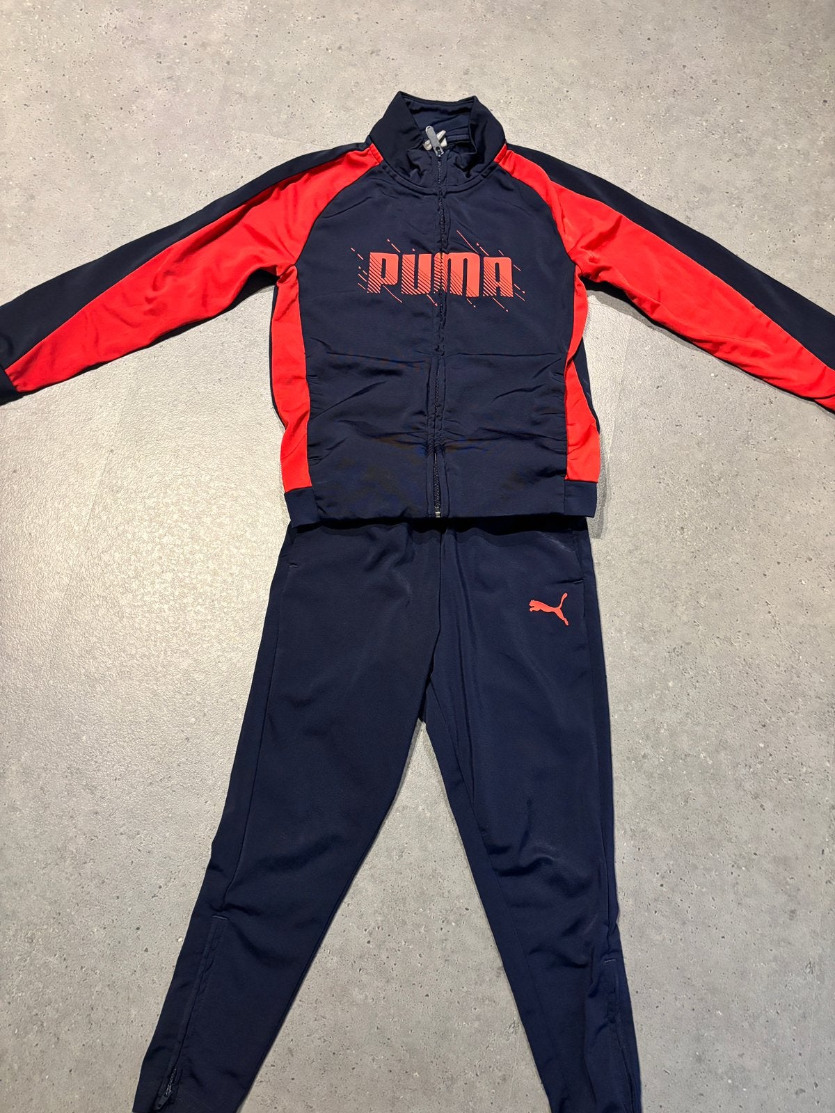 Puma trainingspak te koop, Ophalen of Verzenden, Zo goed als nieuw, Jongen of Meisje, Sport- of Zwemkleding