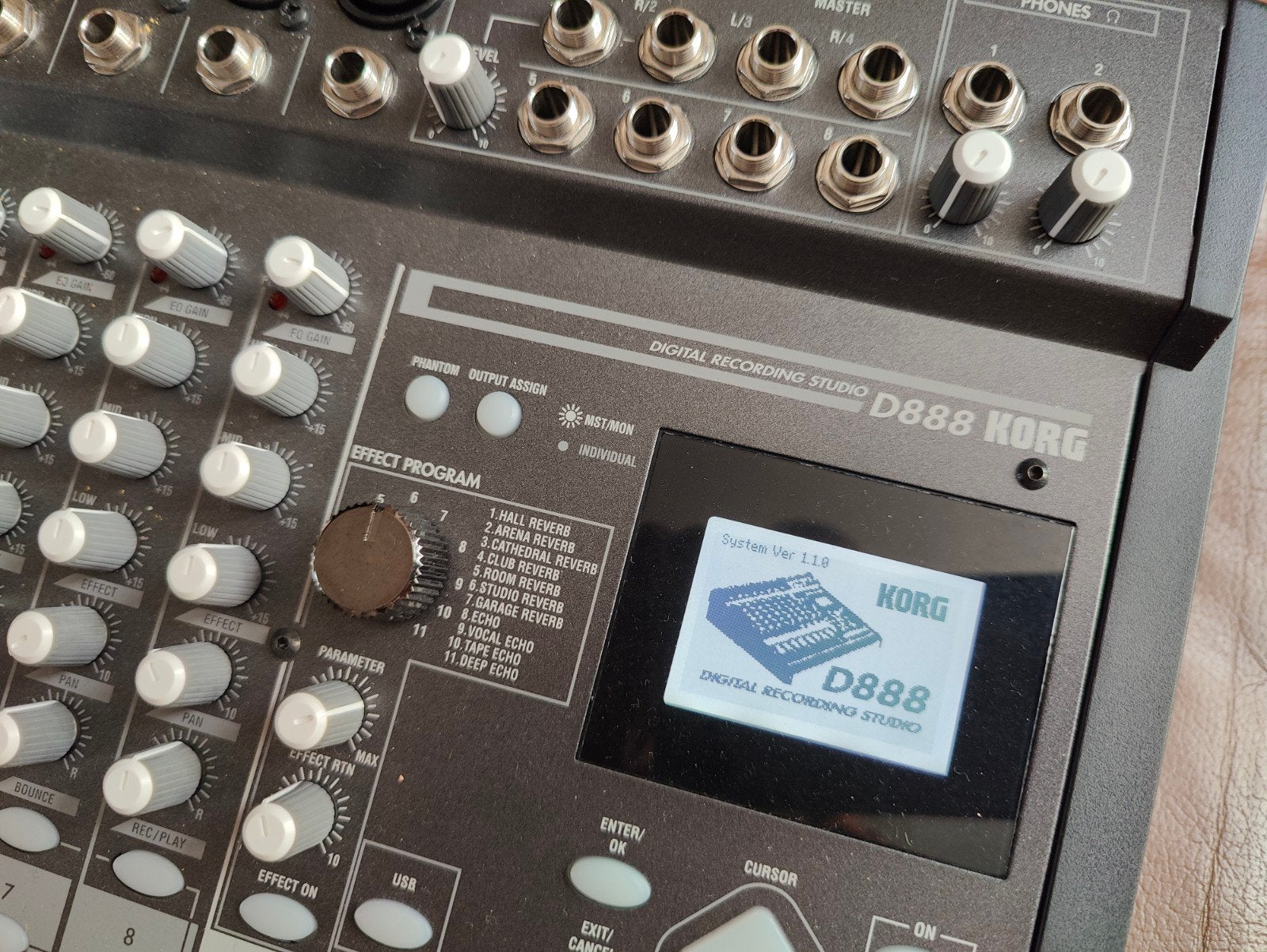 Korg D888 digitale mixer/recorder, Ophalen, 20 kanalen of meer