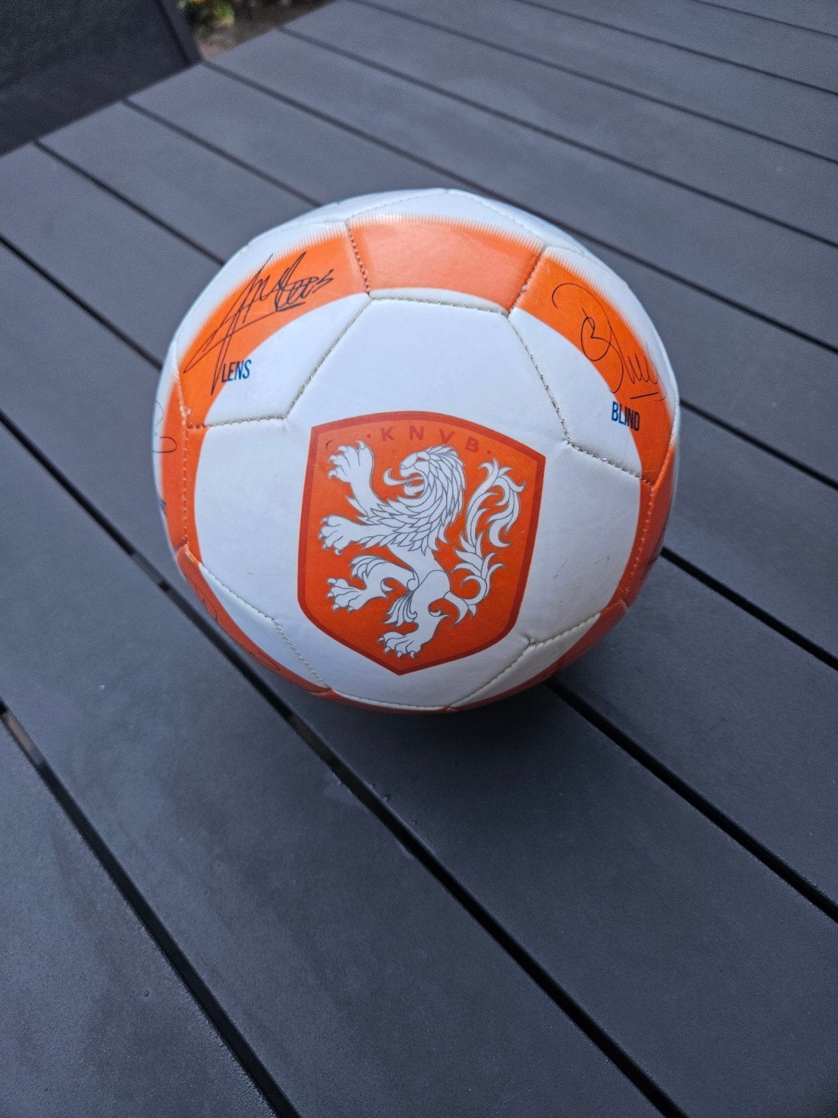 Gesigneerde Voetbal Oranje 2014 - Collectors Item, Ophalen of Verzenden, Zo goed als nieuw, Overige sporten, Overige typen