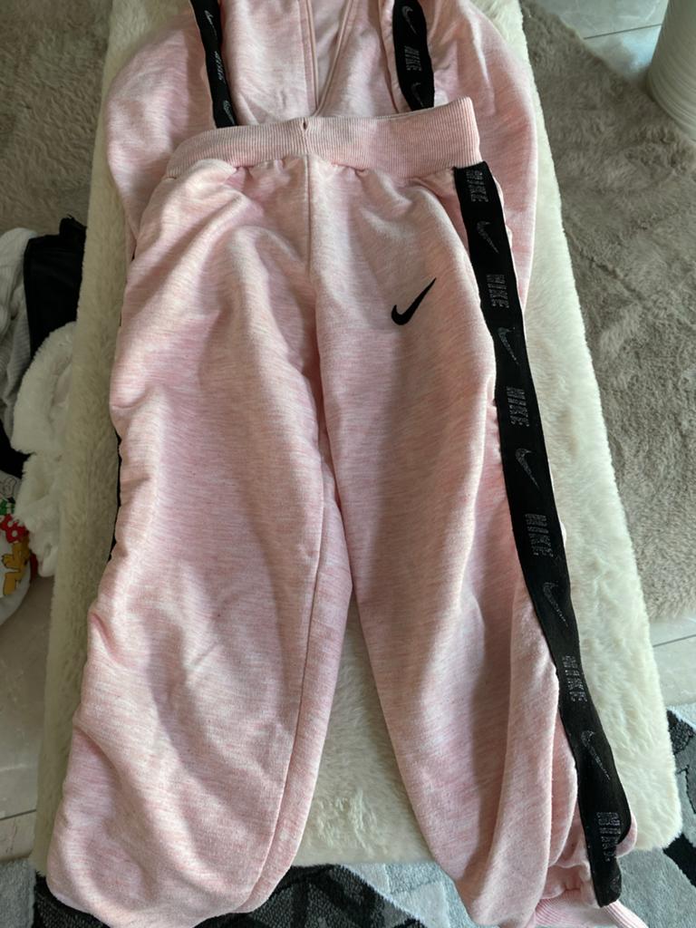 Mooi Nike pak voor kinderen, Ophalen of Verzenden, Zo goed als nieuw, Meisje, Setje