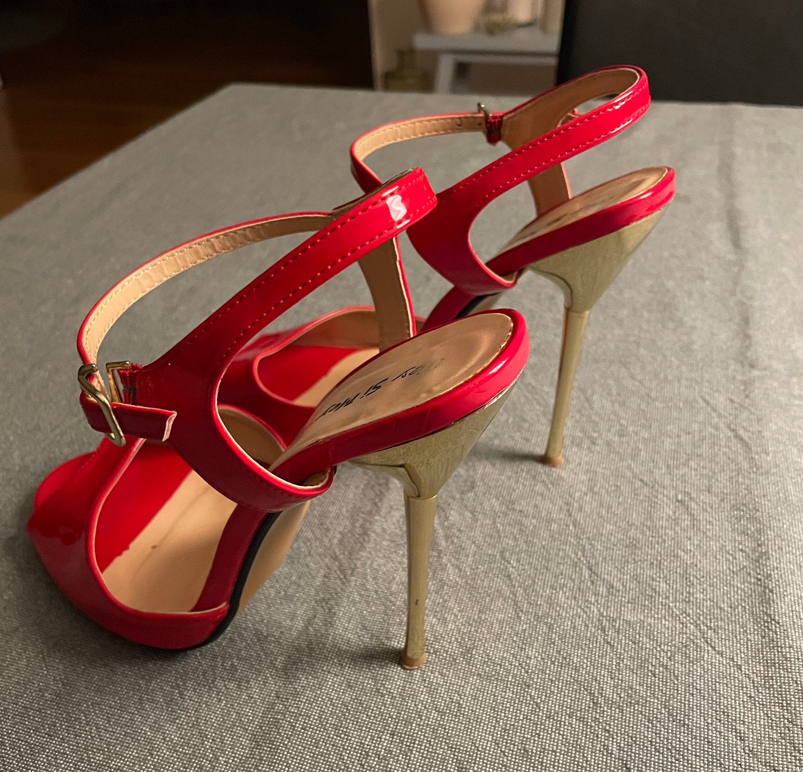 Rode sandaaltjes 43, Kleding | Dames, Ophalen of Verzenden, Zo goed als nieuw, Schoenen met hoge hakken, Rood