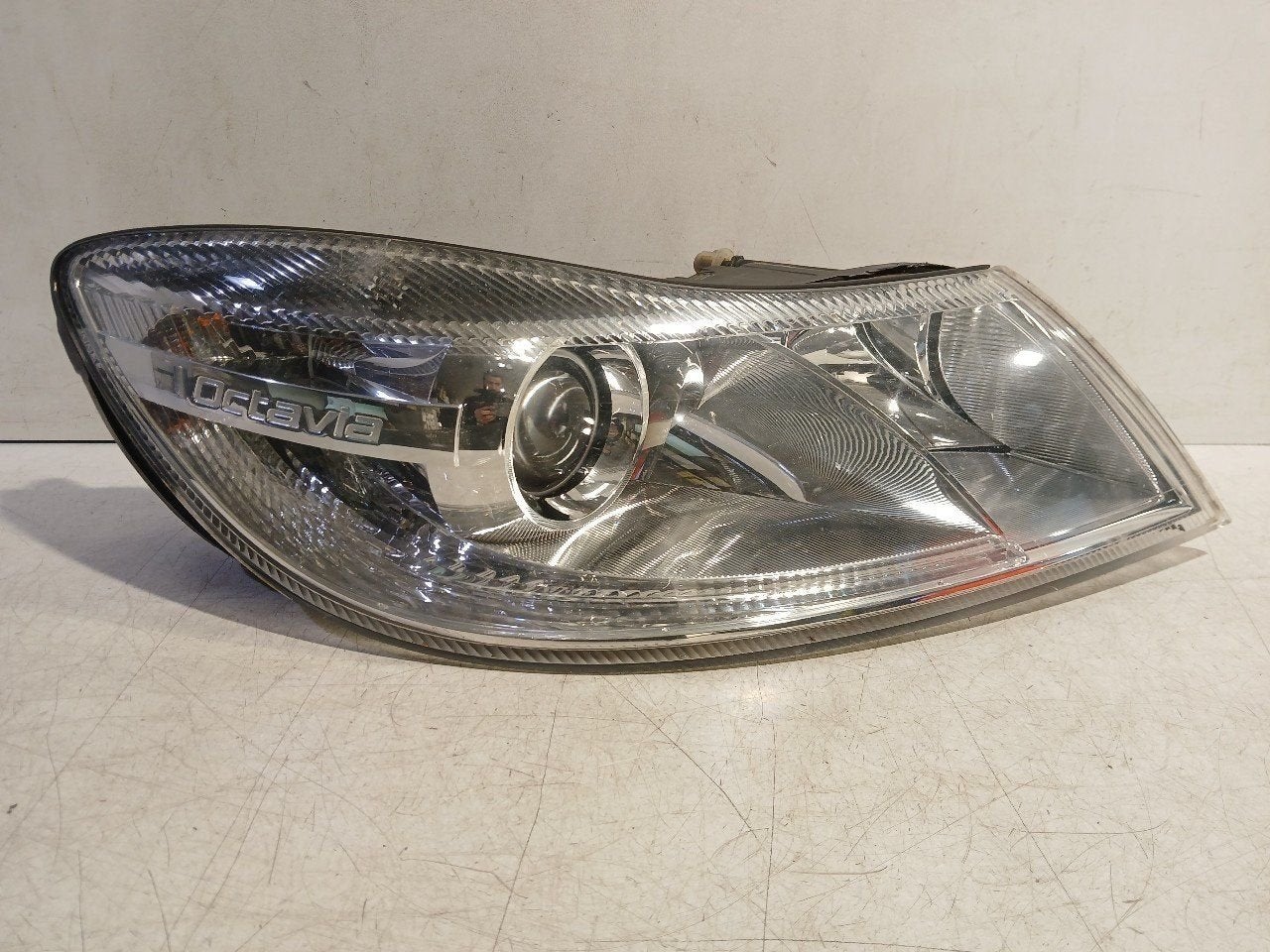 Koplamp rechts Skoda Octavia, Auto-onderdelen, Verlichting, Skoda, Gebruikt, Herkomst onderdeel bekend, 12 maanden garantie, Ophalen of Verzenden