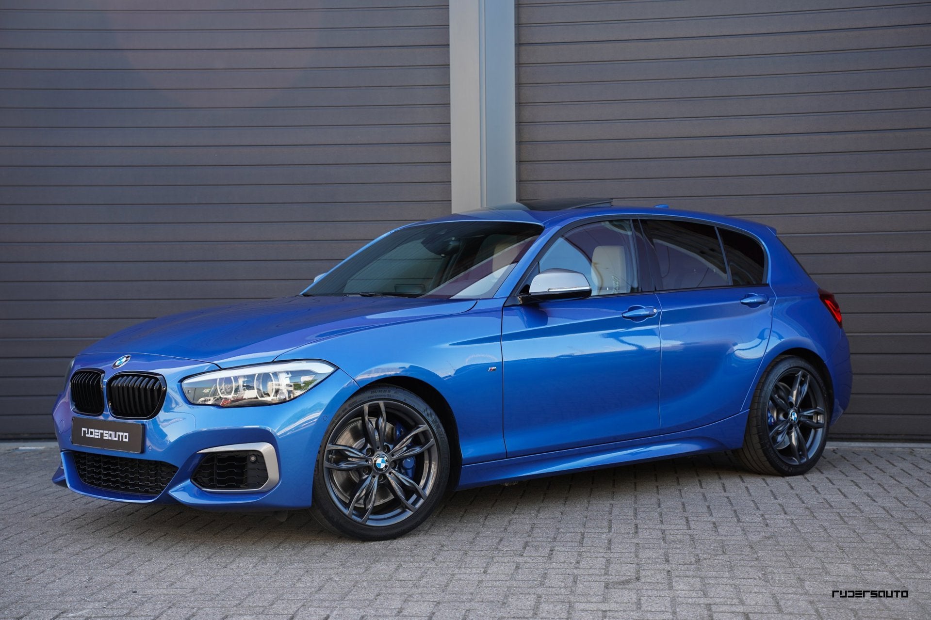BMW 1-serie M140i LCI2 | Schuifdak | Navi Pro | Camera | Est, Achterwielaandrijving, Gebruikt, Beige, Blauw