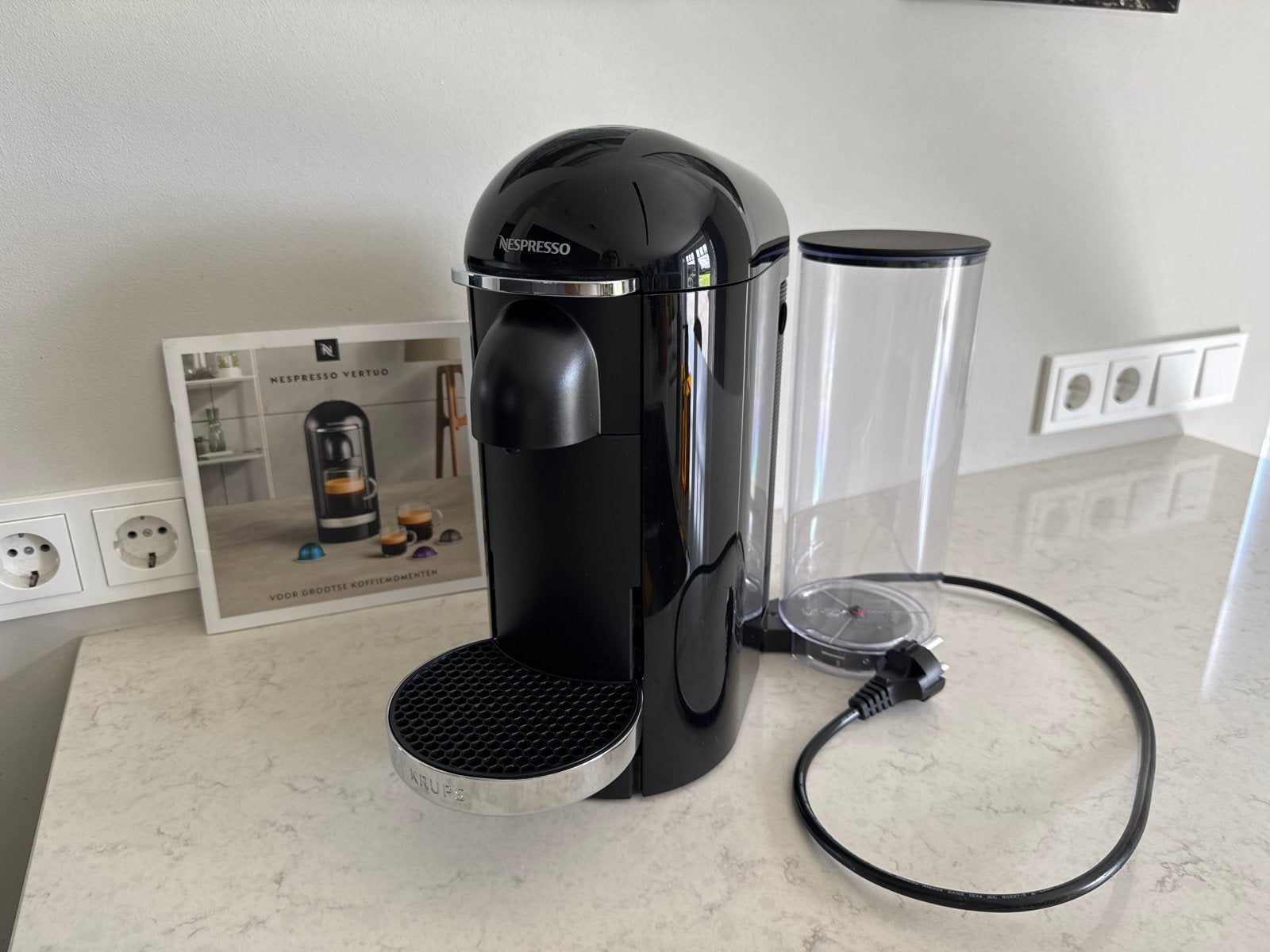 Nespresso Vertuo koffiemachine - Zo goed als nieuw, Koffiemachine, Ophalen of Verzenden, Zo goed als nieuw, 2 tot 4 kopjes