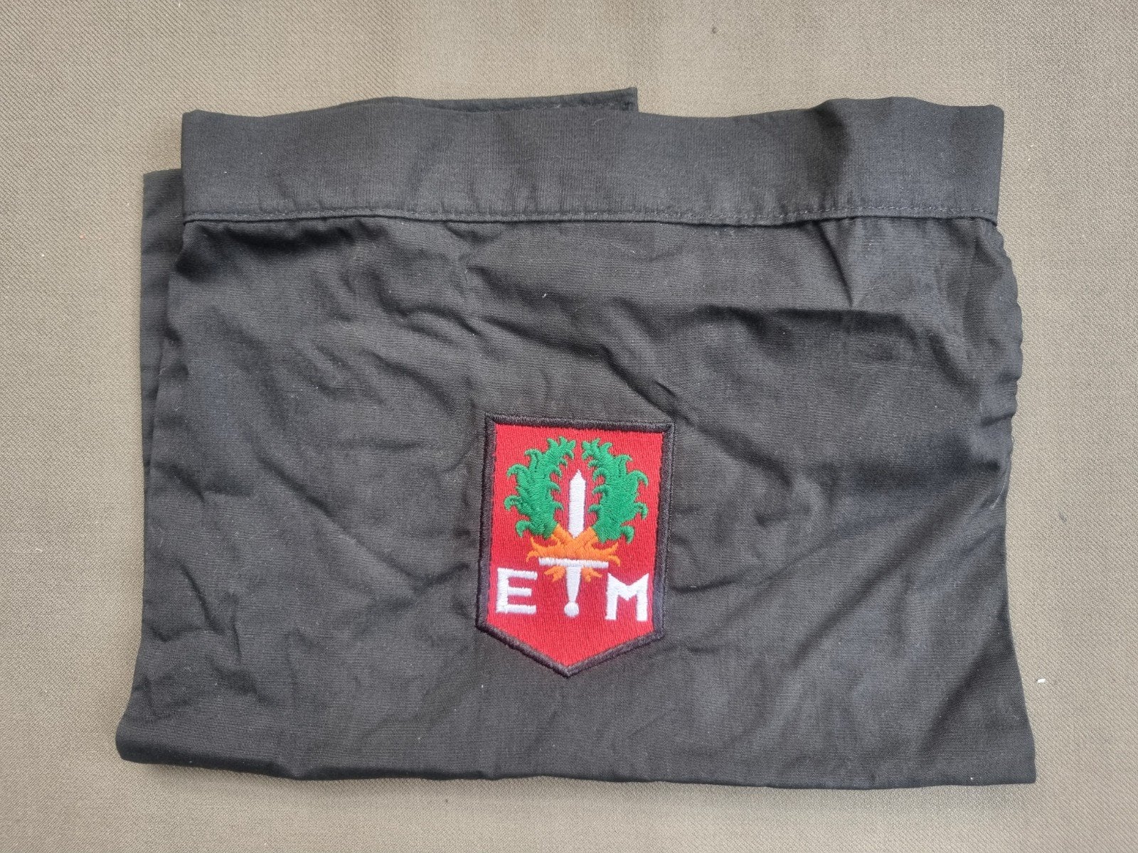 Halsdoek 1ste divisie 7 december EM, Verzamelen, Ophalen of Verzenden, Landmacht, Nederland, Embleem of Badge