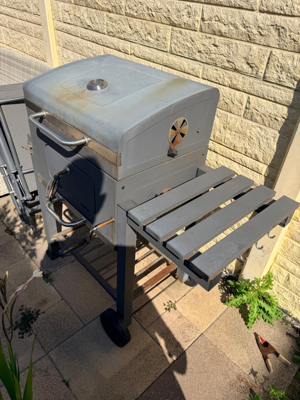 Gebruikte houtskoolbarbecue met zijtafel, Ophalen, Gebruikt