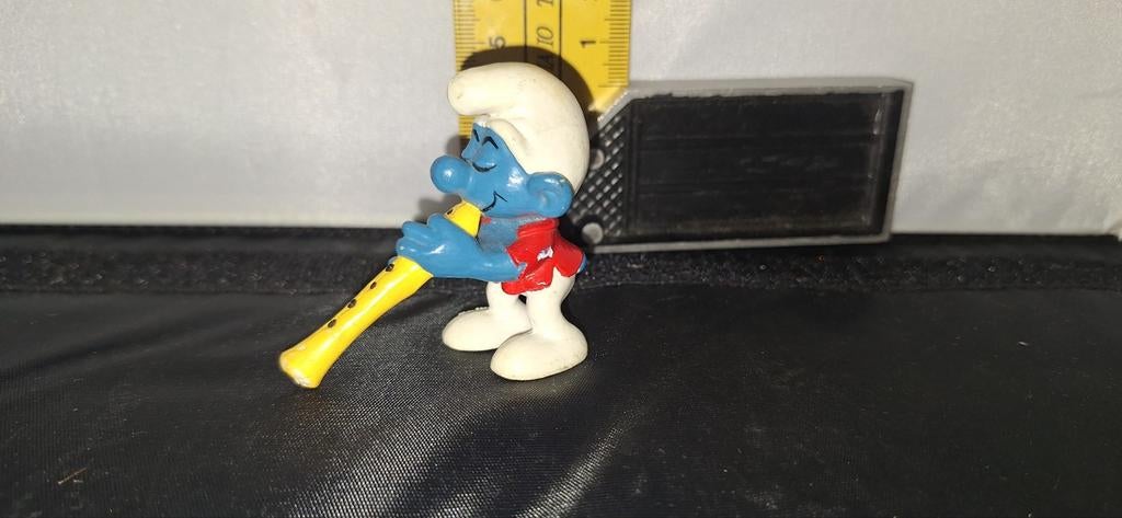 Smurf poppetje met fluit uit 1978 peyo (001), Overige Smurfen, ., Ophalen of Verzenden, Zo goed als nieuw