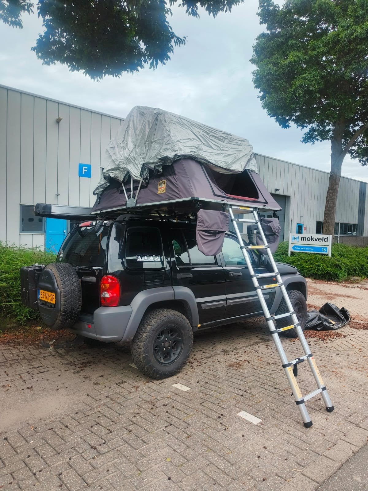 Jeep Cherokee 2.4 I 2004 Zwart, 4 cilinders, Zwart, 2429 cc, Handgeschakeld