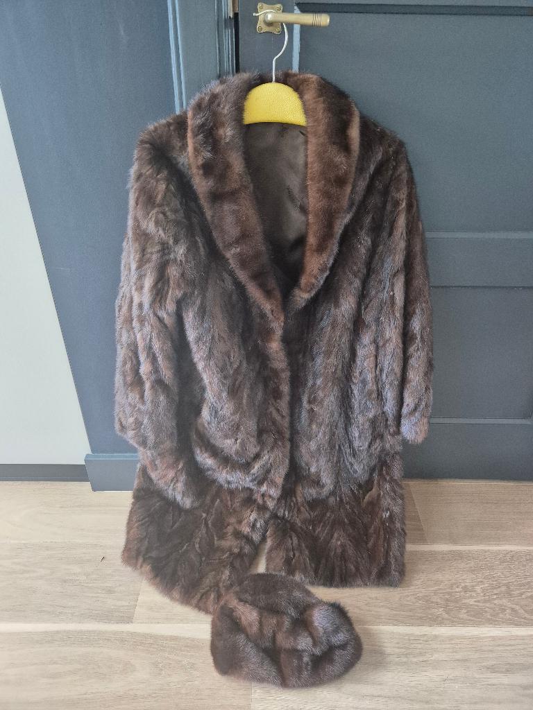 Vintage nerts bontjas + muts, Ophalen of Verzenden, Zo goed als nieuw, Maat 38/40 (M), Bruin