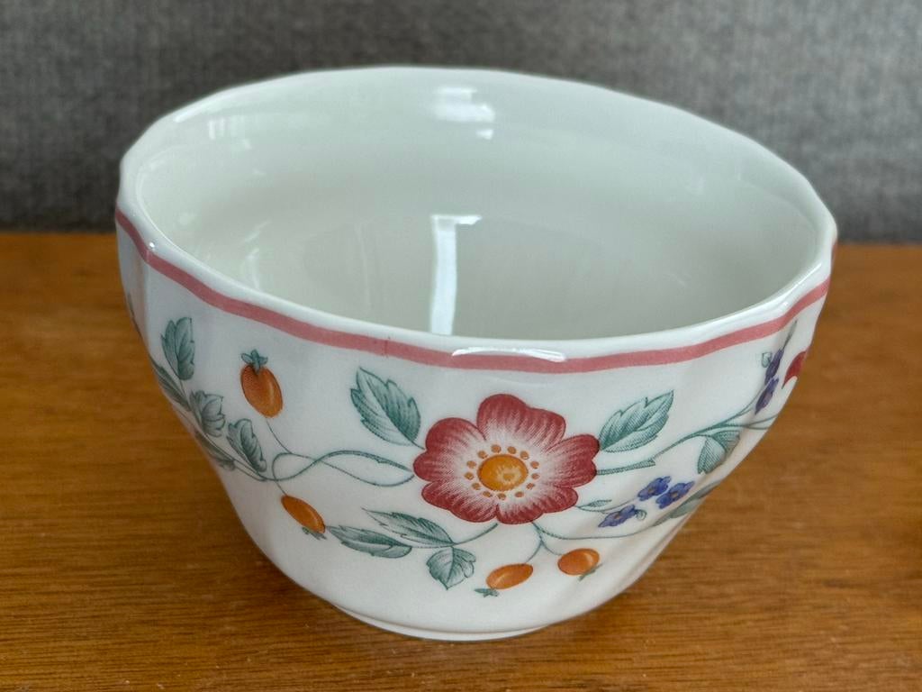 vintage Briar Rose suikerpot Chartwell-collectie Churchill,, Keramiek, Ophalen of Verzenden, Zo goed als nieuw, Kom(men)