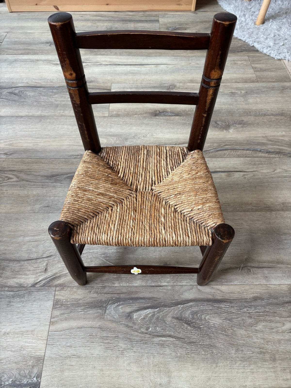 Vintage houten kinderstoeltje met biezen zitting, Kinderen en Baby's, Kinderkamer | Tafels en Stoelen, Ophalen, Gebruikt