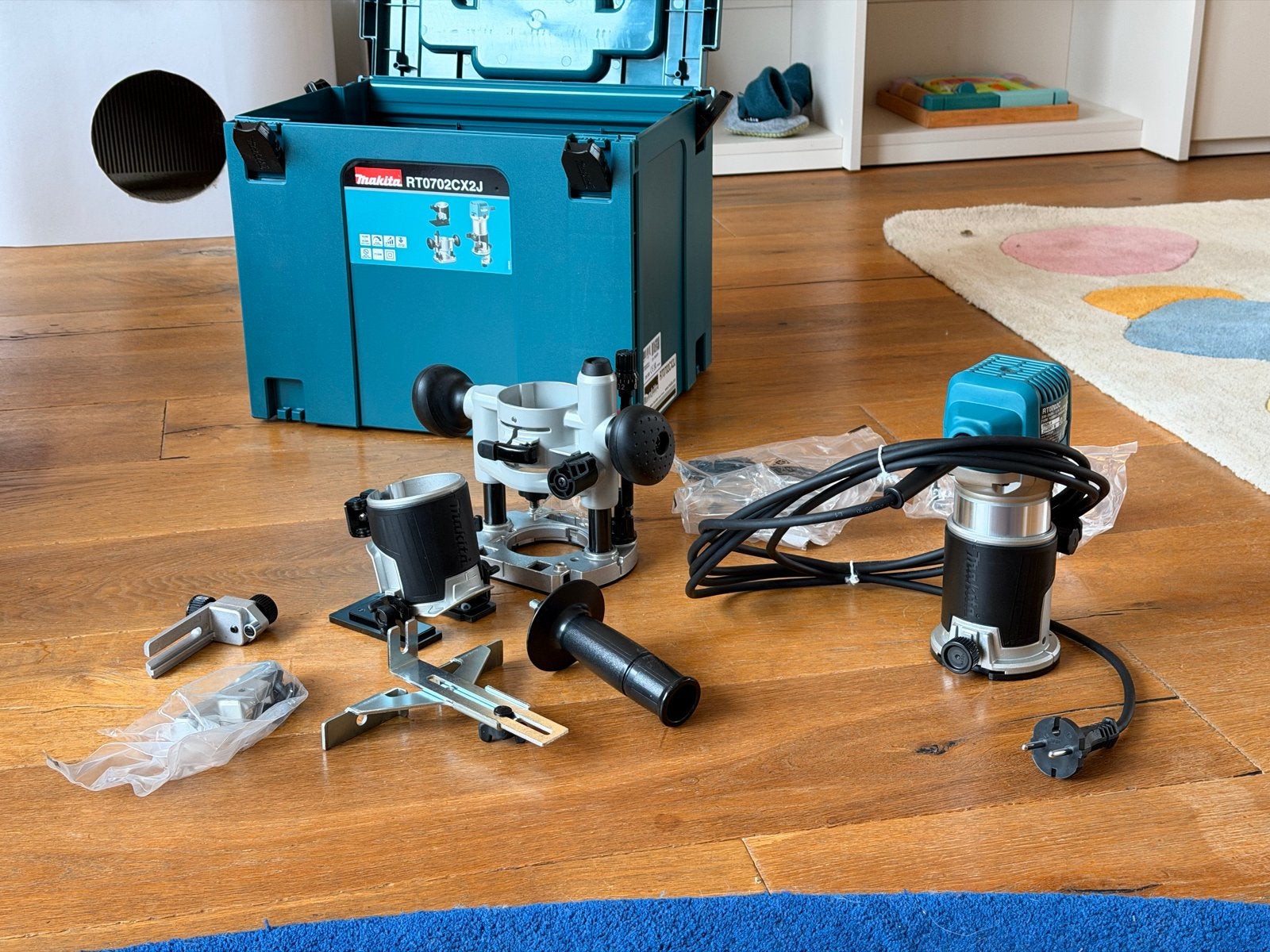 Makita RT0702CX2J boven-/kantenfrees set in Mbox – NIEUW, Ophalen of Verzenden, Nieuw, Elektrisch, Bovenfrees