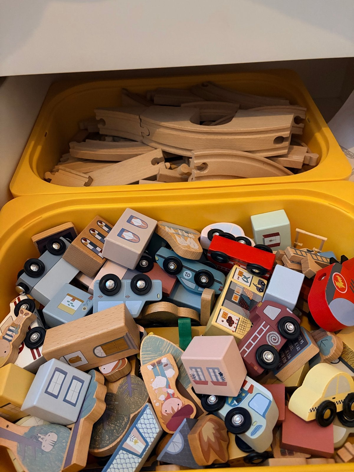 Groot pakket houten treinspoor, garage en brandweerkazerne, Ophalen of Verzenden, Zo goed als nieuw, Overige merken