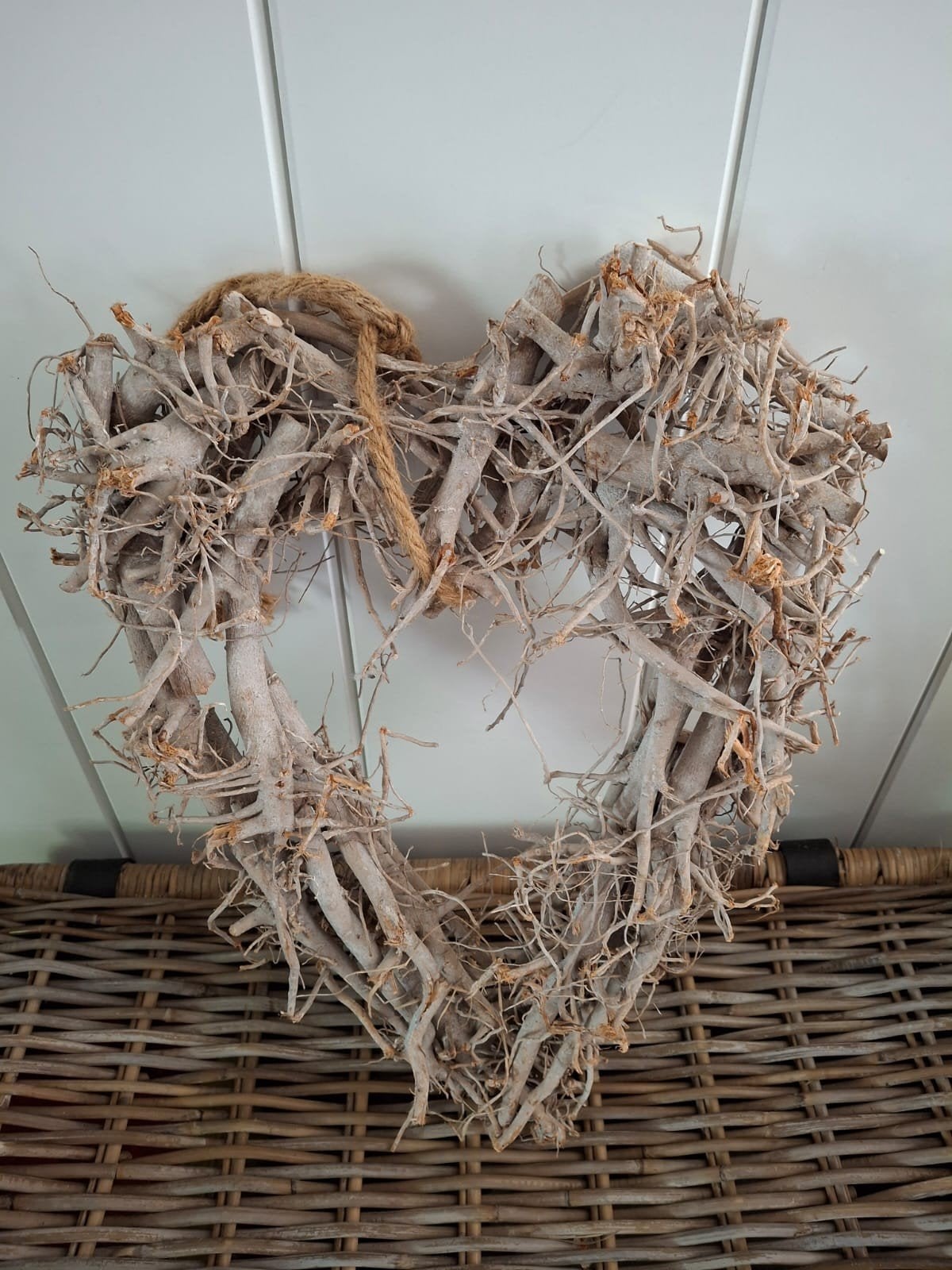 Decoratieve hartvormige krans van takken, Huis en Inrichting, Woonaccessoires | Kransen, Ophalen