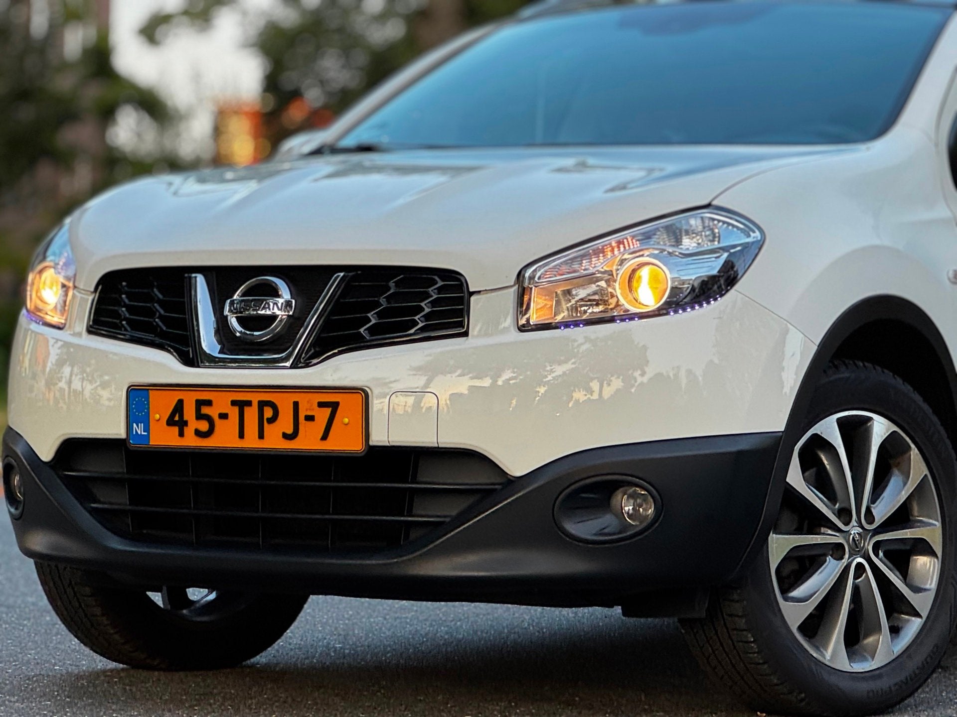 Nissan Qashqai 1.6 Connect Edition|NAVI|PANO|CAMERA|TREKHAAK, Voorwielaandrijving, Euro 5, Gebruikt, 1225 kg