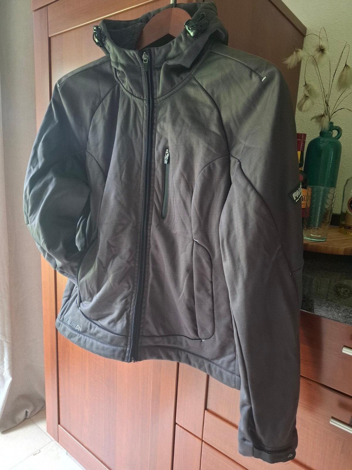 Softshell jas. Tussenjas. Falcon. Donkergrijs. Maat M, Maat 38/40 (M), Falcon, Ophalen of Verzenden, Zo goed als nieuw