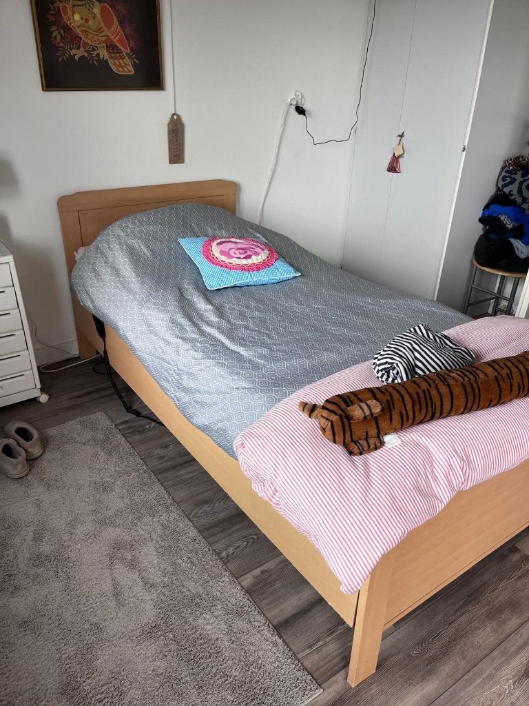 Seniorenbed, Huis en Inrichting, Slaapkamer | Bedden, Ophalen, 90 cm, Eenpersoons, Bruin