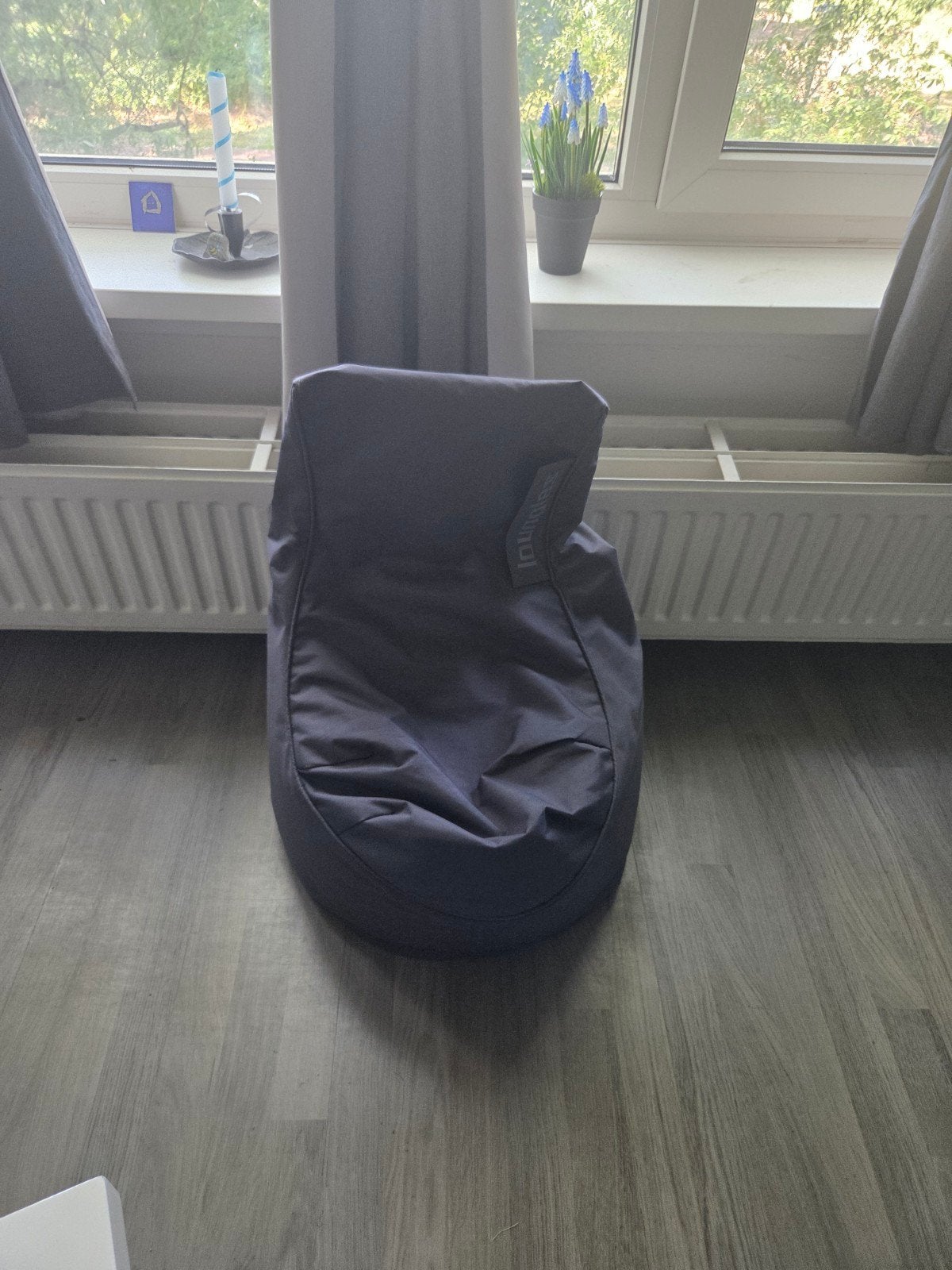 Comfortabele grijze kinder-zitzak - Zo goed als nieuw, Huis en Inrichting, Zitzakken, Ophalen of Verzenden, Zo goed als nieuw