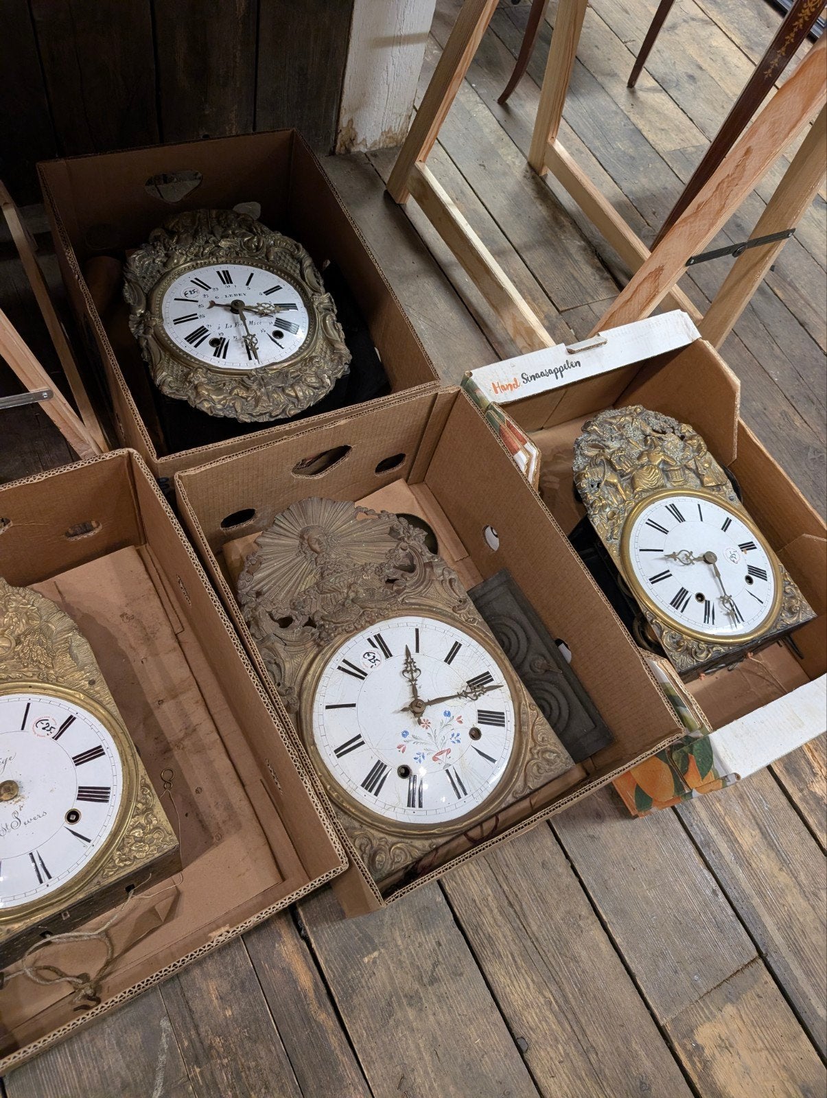 35 antieke comtoise uurwerken uitzoeken €25. Per stuk, Antiek en Kunst, Antiek | Klokken, Ophalen