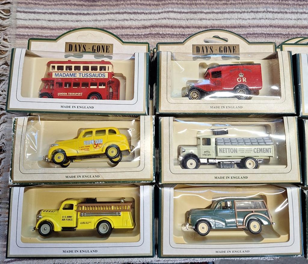12 miniaturen Days Gone collectie van Llado plc, Hobby en Vrije tijd, Ophalen of Verzenden, Auto, Overige merken
