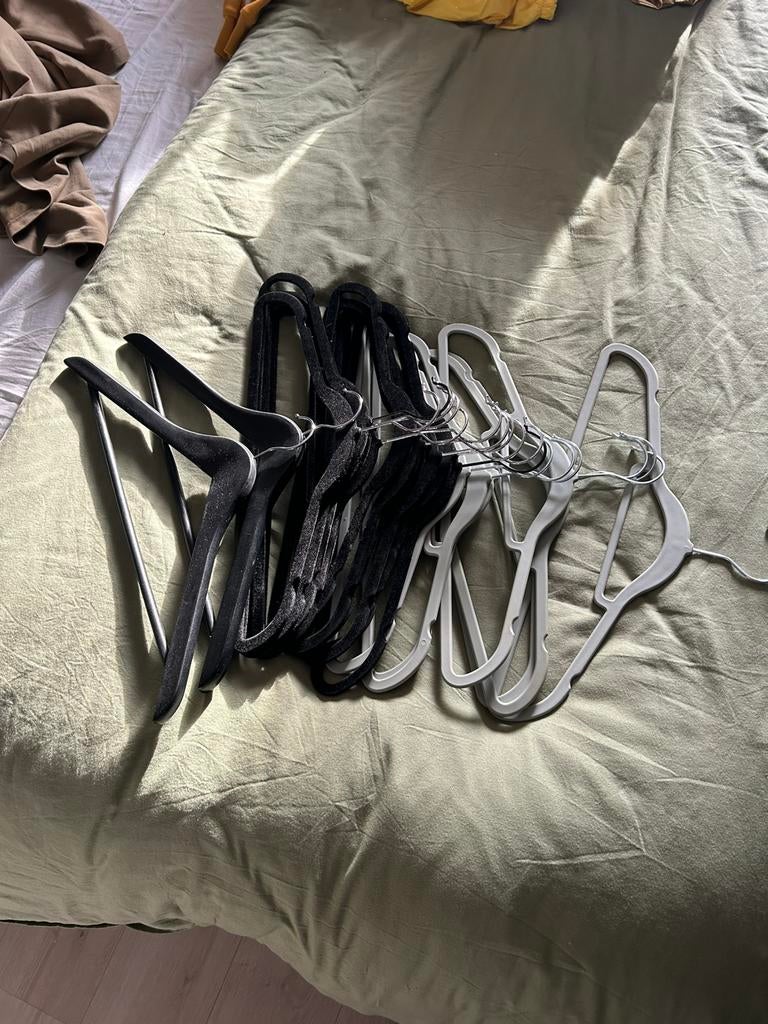 Kledinghangers 20 stuks - 5 euro, Ophalen of Verzenden, Zo goed als nieuw, Kunststof