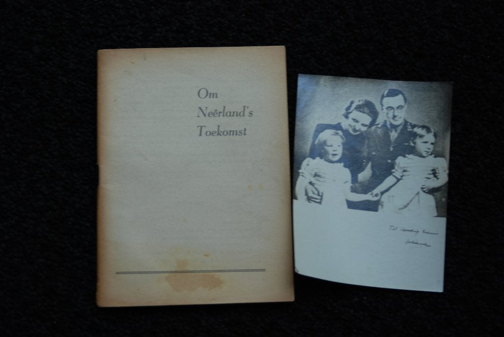 Om Neerland's Toekomst 1943, Verzamelen, Militaria | Tweede Wereldoorlog, Ophalen of Verzenden, Overige soorten, Nederland, Boek of Tijdschrift