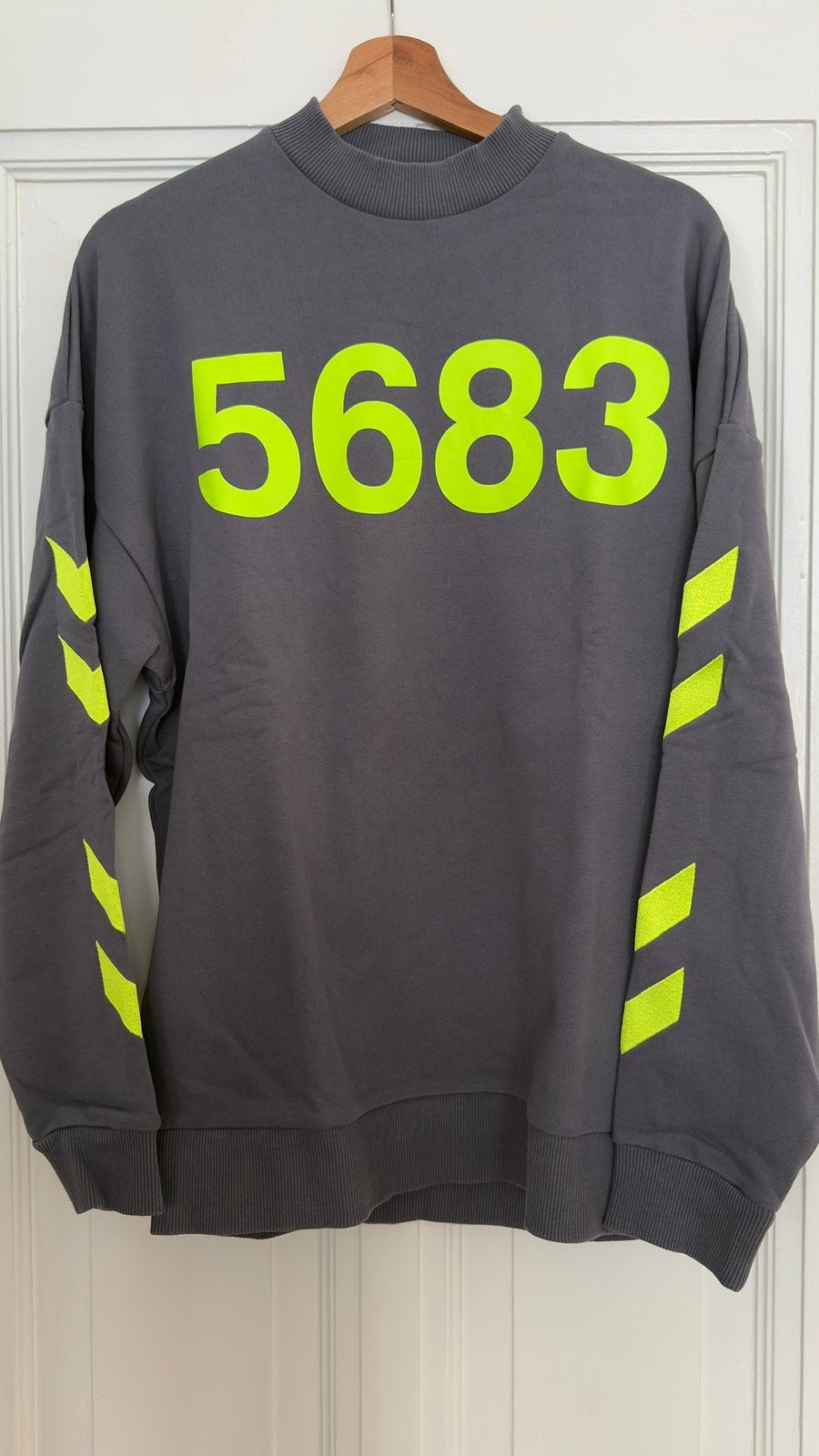 Hummel x Willy Chavarria | M, Ophalen of Verzenden, Zo goed als nieuw, Maat 48/50 (M), Grijs