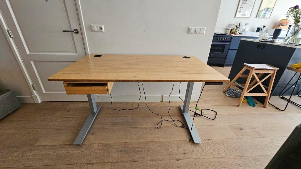 Fully Jarvis zit-sta bureau, Ophalen, Zit-sta bureau, Gebruikt, Kabelgoot