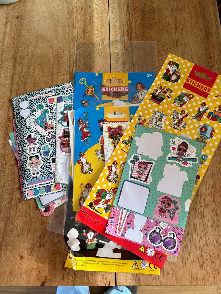 Gebruikte stickervellen L.O.L. Surprise en Sinterklaas, Ophalen, Gebruikt, Meerdere stickers
