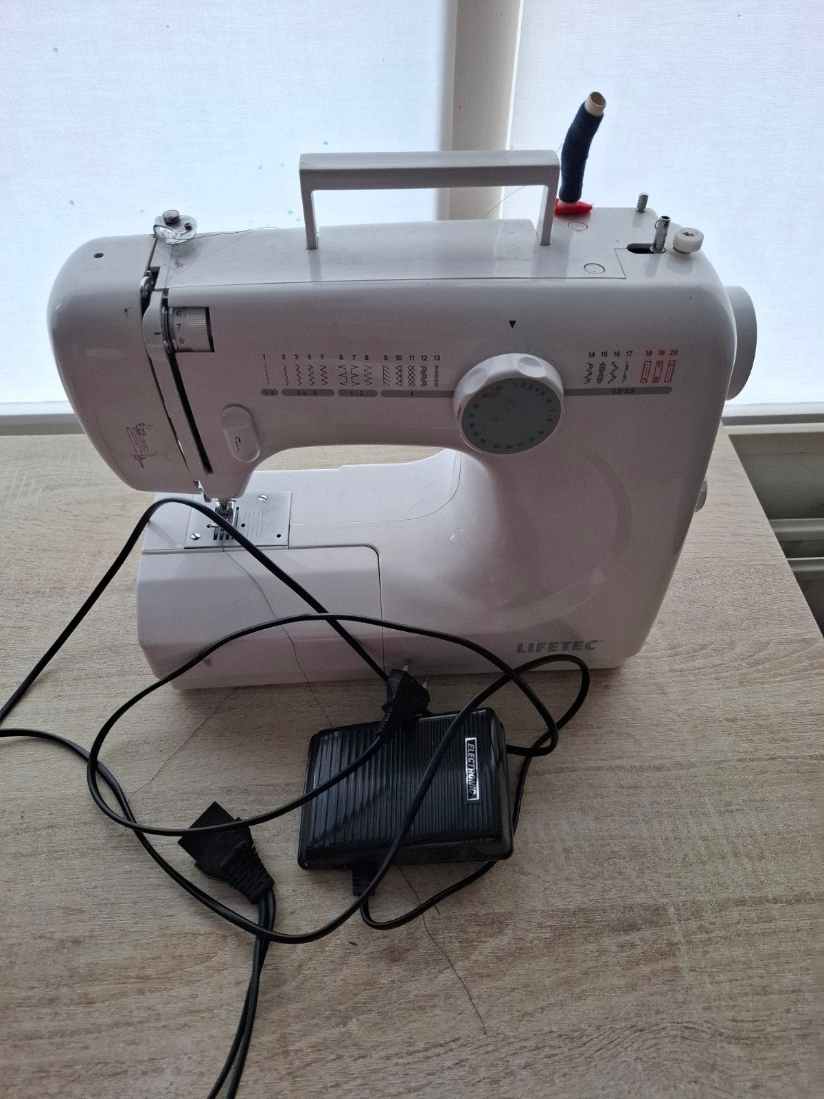 Goed werkende Lifetec naaimachine, Ophalen of Verzenden, Gebruikt, Naaimachine, Overige merken
