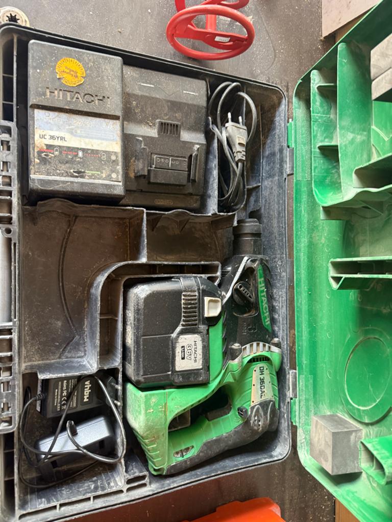 Hitachi Boorhamer DH 36DAL met Accu en Oplader in Koffer, Ophalen, Boor- en/of Breekhamer, Klopboormechanisme, Gebruikt