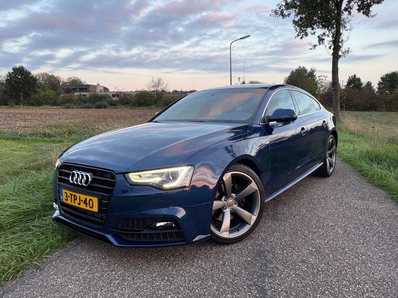 Audi A5 125kW AUTOMAAT | S-LINE | B&O | ROTOR | NETJES, Auto's, Zwart, 4 cilinders, Blauw, Origineel Nederlands