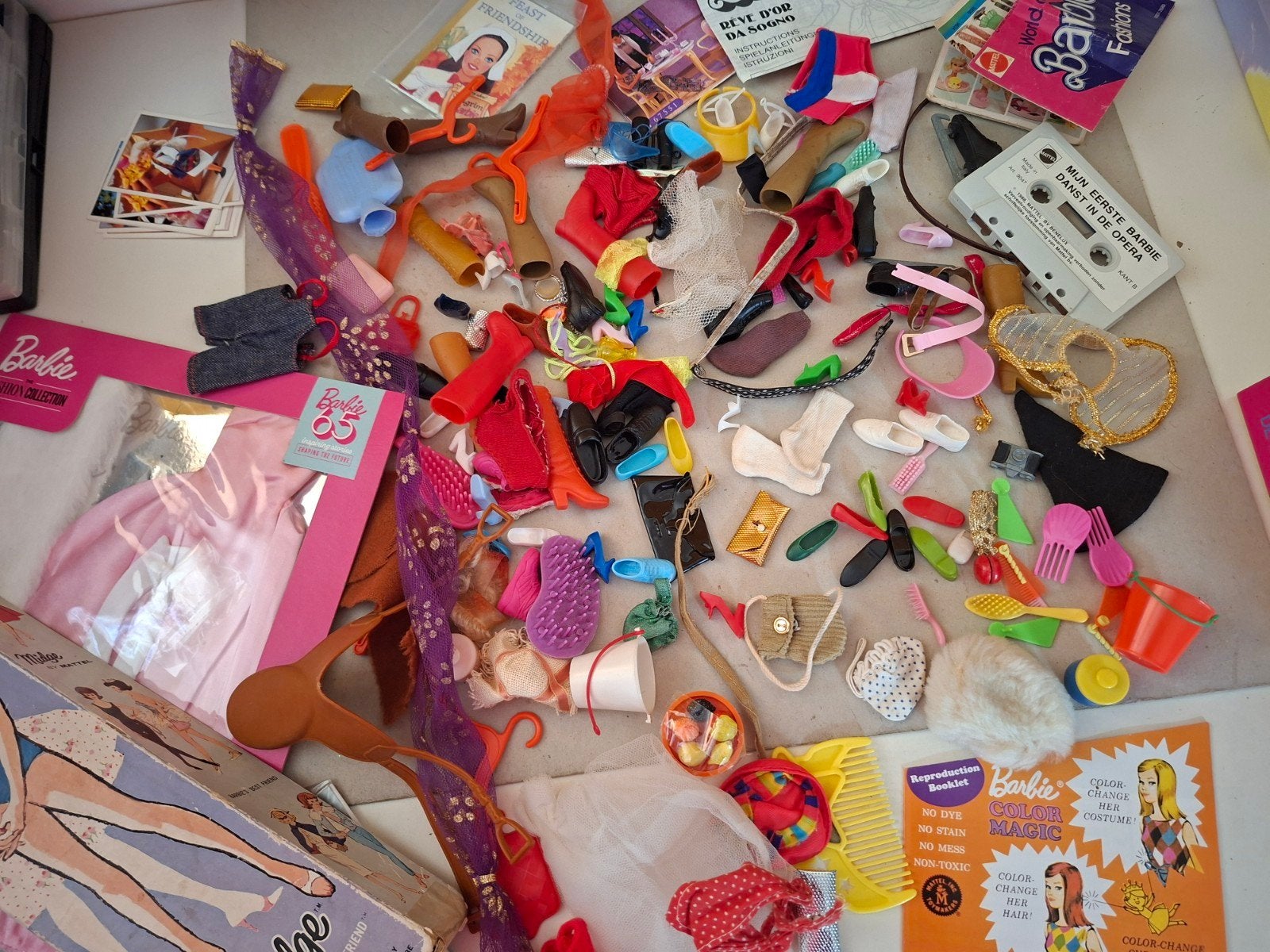 Oude barbie spulletjes om uit te zoeken dolls toys speelgoed, Verzenden, Accessoires