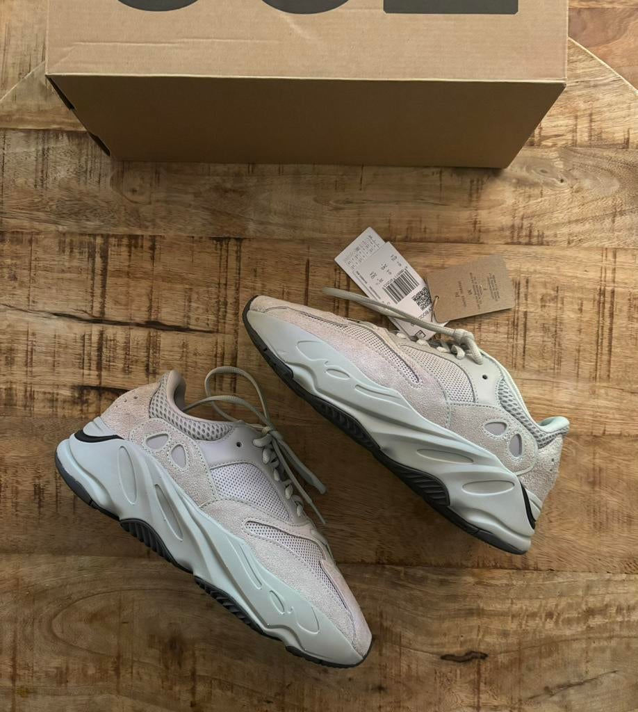 Adidas Yeezy Boost 700 V2 Salt maat 39 1/3 US6.5, Kleding | Heren, Schoenen, Ophalen of Verzenden, Nieuw, Overige kleuren