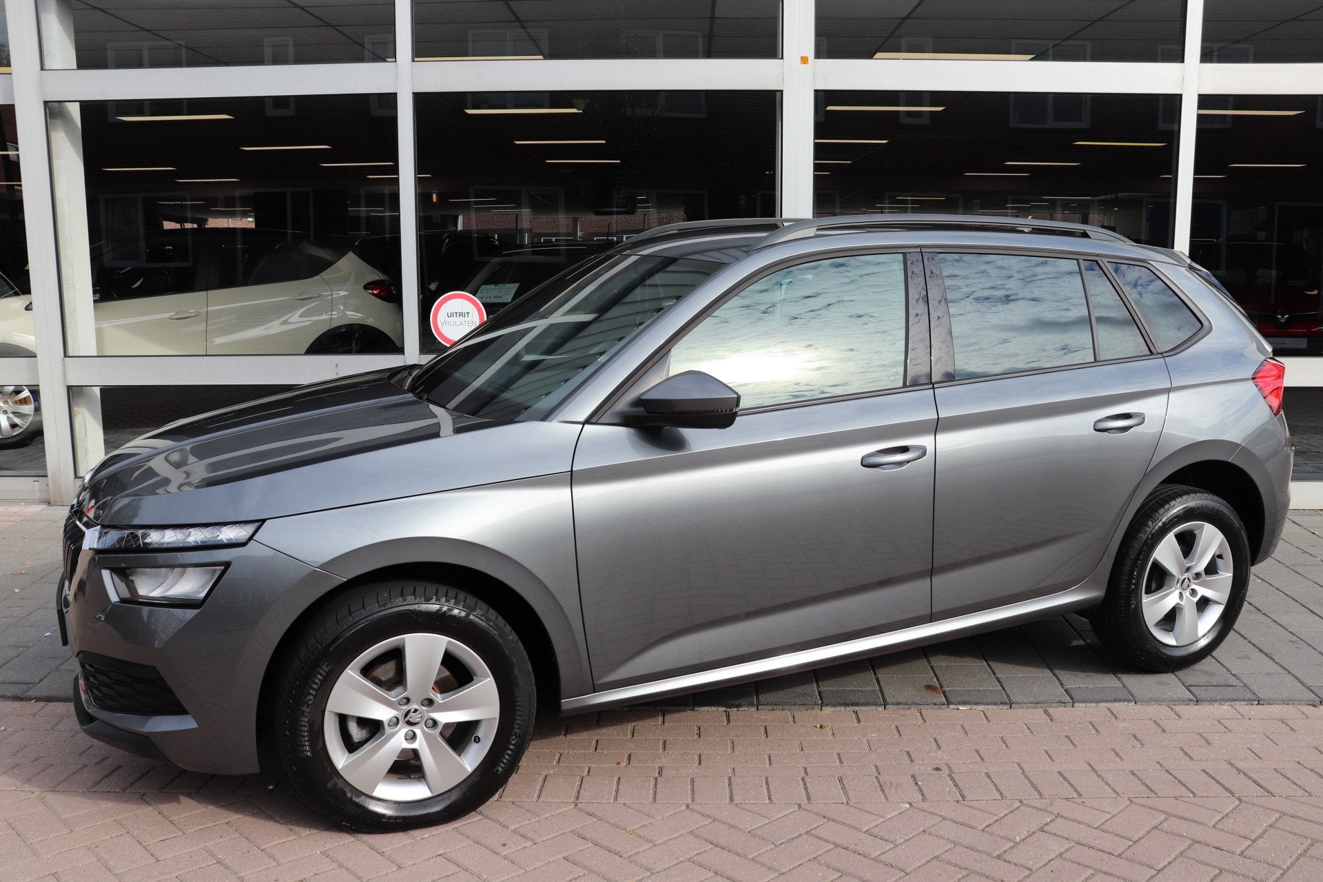 Skoda Kamiq 1.0 TSI Sport Business automaat . (bj 2022), Auto's, Skoda, Stof, Gebruikt, Parkeersensor, Origineel Nederlands