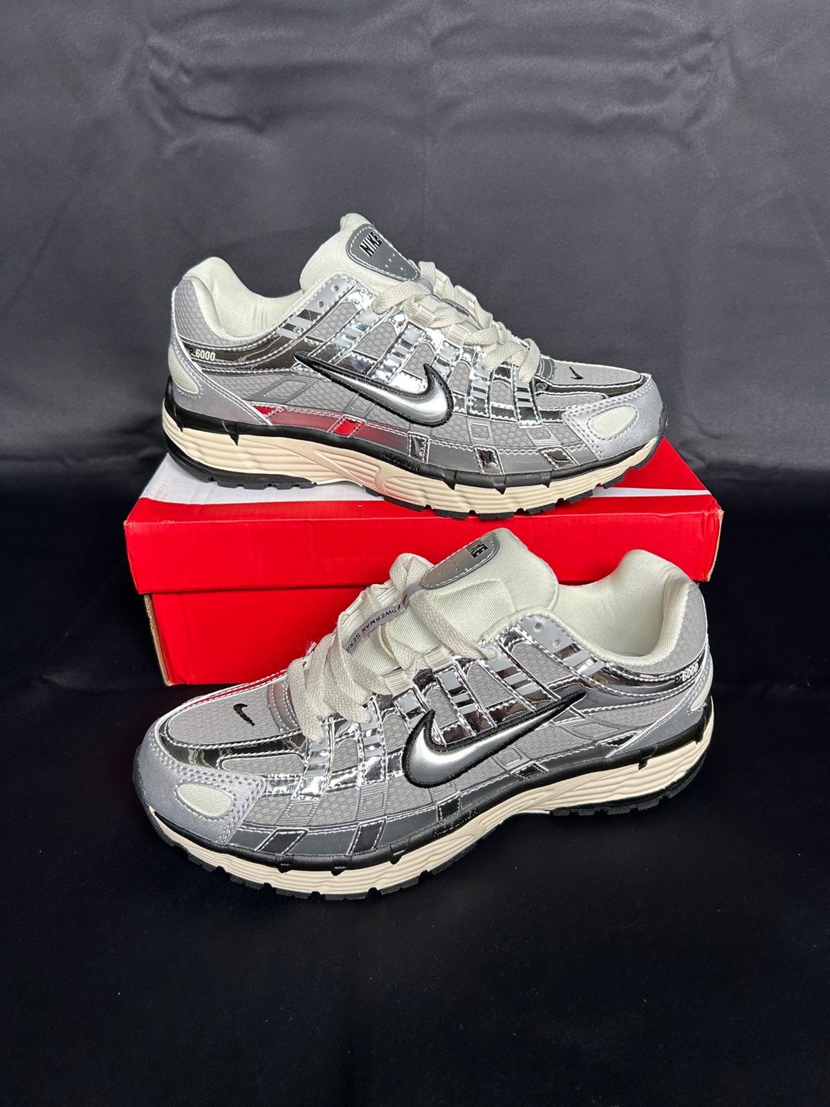 Nike P-6000 Sneakers Zilver/Wit | Maat 42 | Nieuw in Doos, Verzenden, Wit, Nieuw, Sneakers of Gympen