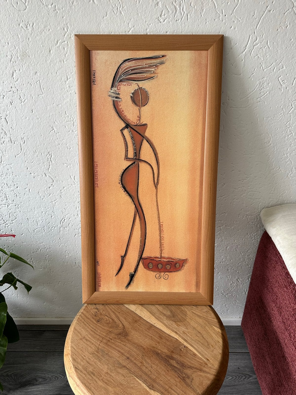 Afrikaanse kunst: Vrouw met mand - Hout en zand, Hout, Schilderij, Bruin, Afrika