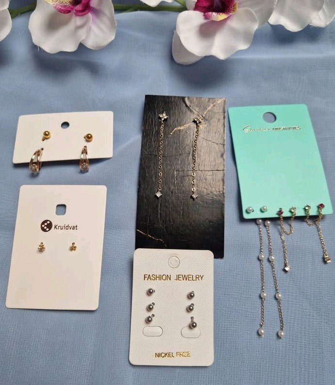 Leuke set oorbellen en piercings - veel nieuw, Overige materialen, Ophalen of Verzenden, Zo goed als nieuw, Knopjes of Stekers