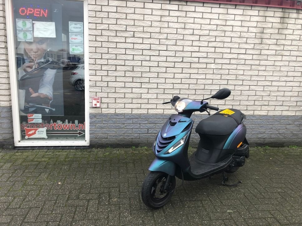 LEUKE PIAGGIO ZIP SP 45KM BROM 4-T MAT CAMELEON  2020 2000KM, PIAGGIO, Onbekend, Onbekend