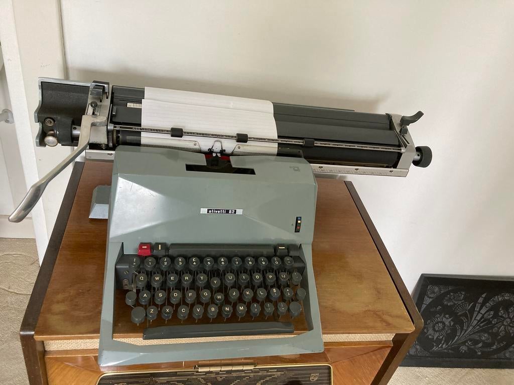 typemachine Olivett1 82, Diversen, Typemachines, Ophalen of Verzenden, Zo goed als nieuw