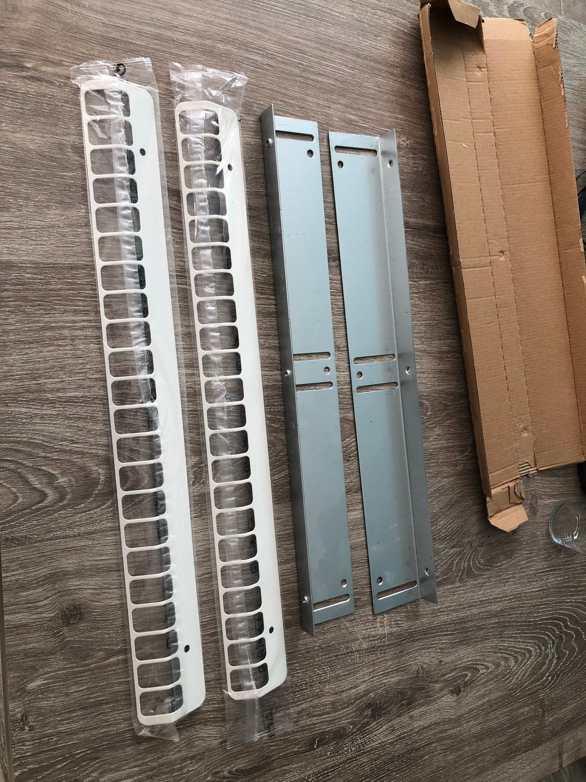 IKEA / luchtrooster voor elektrische apparaten kast / nieuw, Ophalen of Verzenden, Zo goed als nieuw, Luchtontvochter