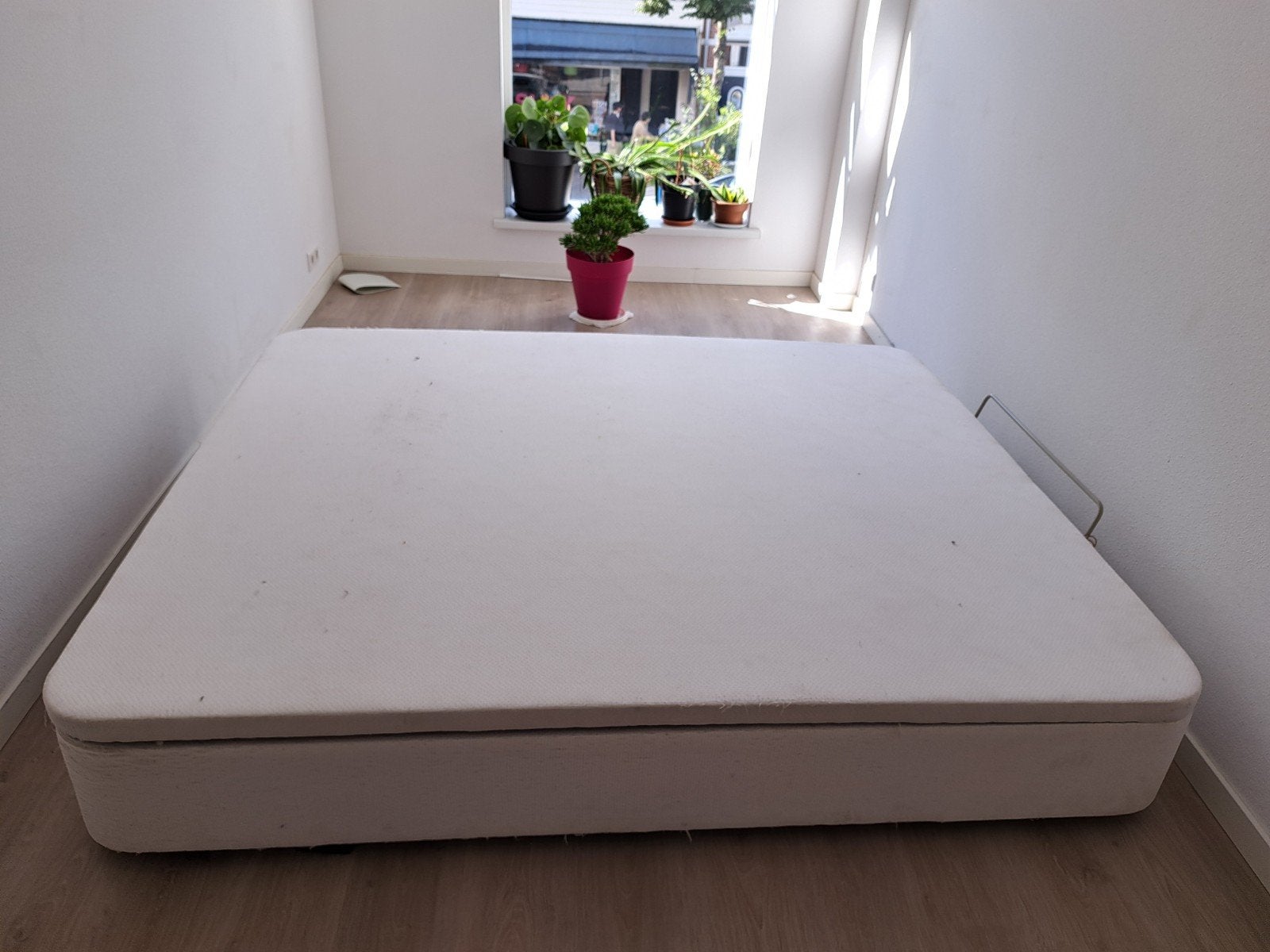 Comfortabel boxspring bed met matras, Huis en Inrichting, Ophalen, Gebruikt, Wit, Tweepersoons