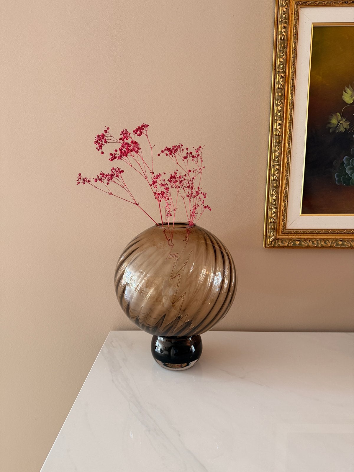 Twee grote bruine swirl vasen 35cm, Ophalen, Overige kleuren, Minder dan 50 cm, Glas