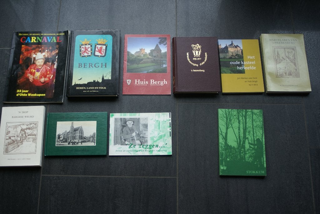 `S-HEERENBERG.. STOKKUM.. Streek-boeken.. verschillende, Ophalen of Verzenden, Zo goed als nieuw, Gelderland