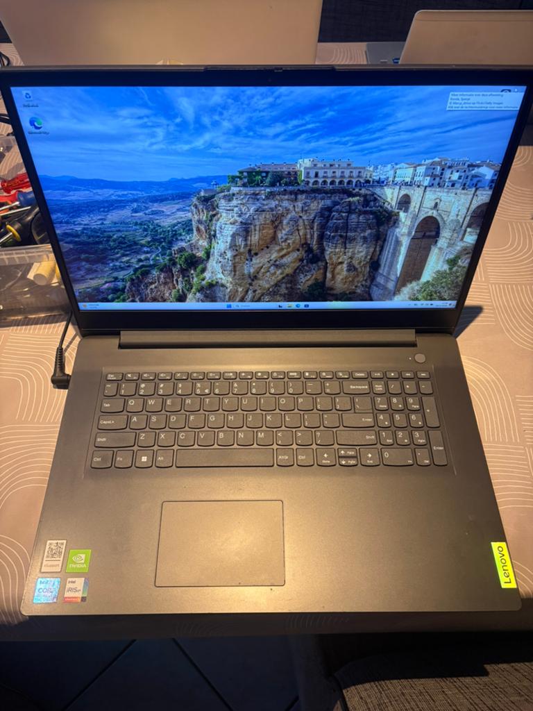Lenovo v17 g2 itl i7-1165g7 8gb 256gb 2gb videokaart w11, Gebruikt, Met videokaart, 2 tot 3 Ghz, Qwerty