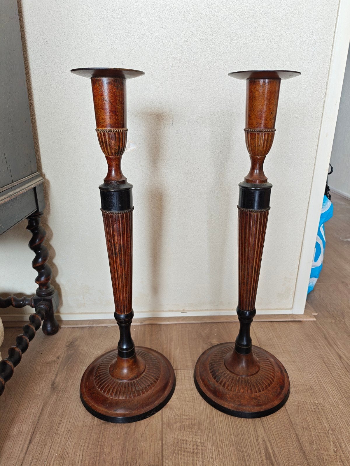 Set van 2 grote zware houten kandelaren - ca. 60cm, Antiek en Kunst, Ophalen, Overige materialen